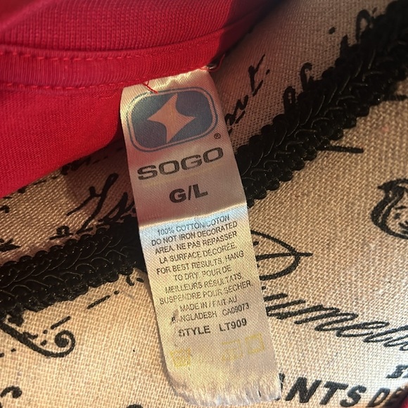 Vintage Red Short Sleeve Tee with Canada Hockey Graphic - Picture 2 of 8